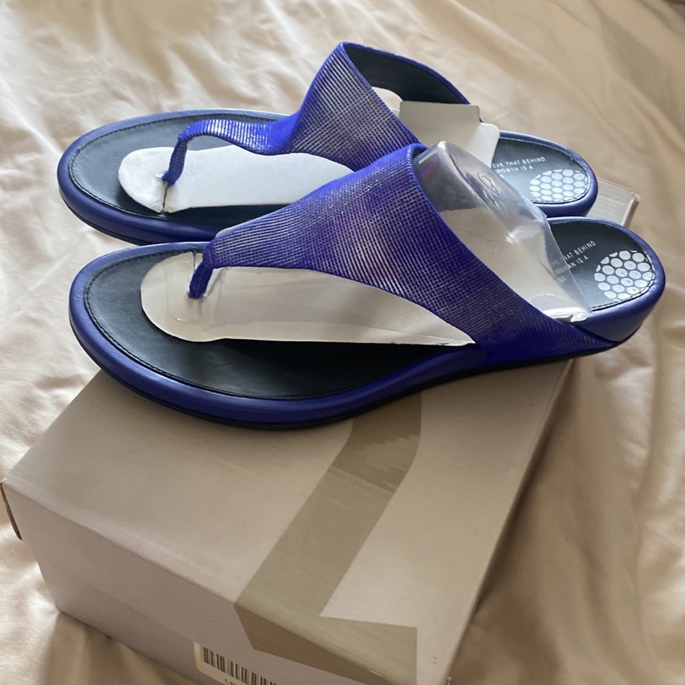 Sandals - Picture 2 of 3